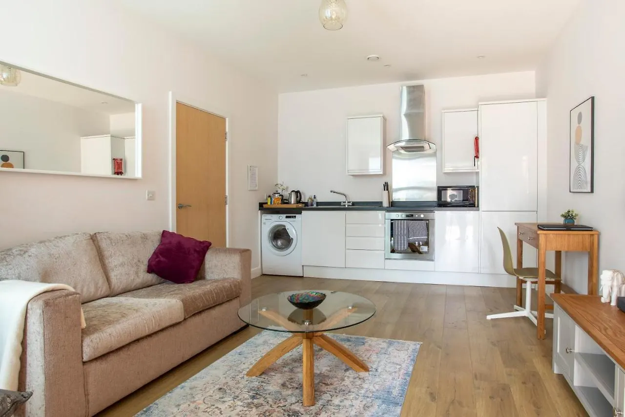 1 Bed Apartment - Redhill Central, Surrey, Gatwick #3 0*, Redhill (Surrey) United Kingdom