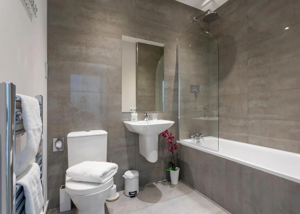 1 Bed Apartment - Redhill Central, Surrey, Gatwick #3