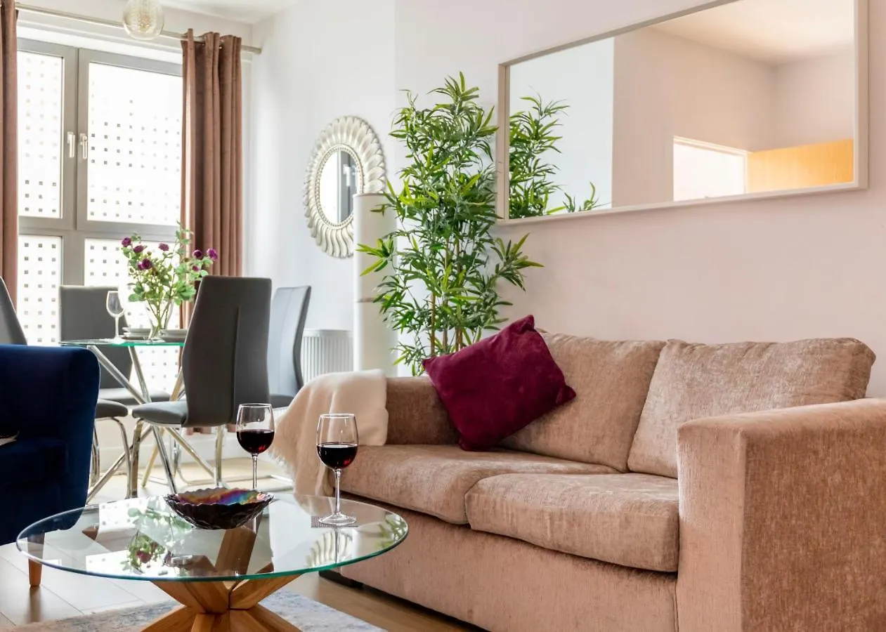 1 Bed Apartment - Redhill Central, Surrey, Gatwick #3
