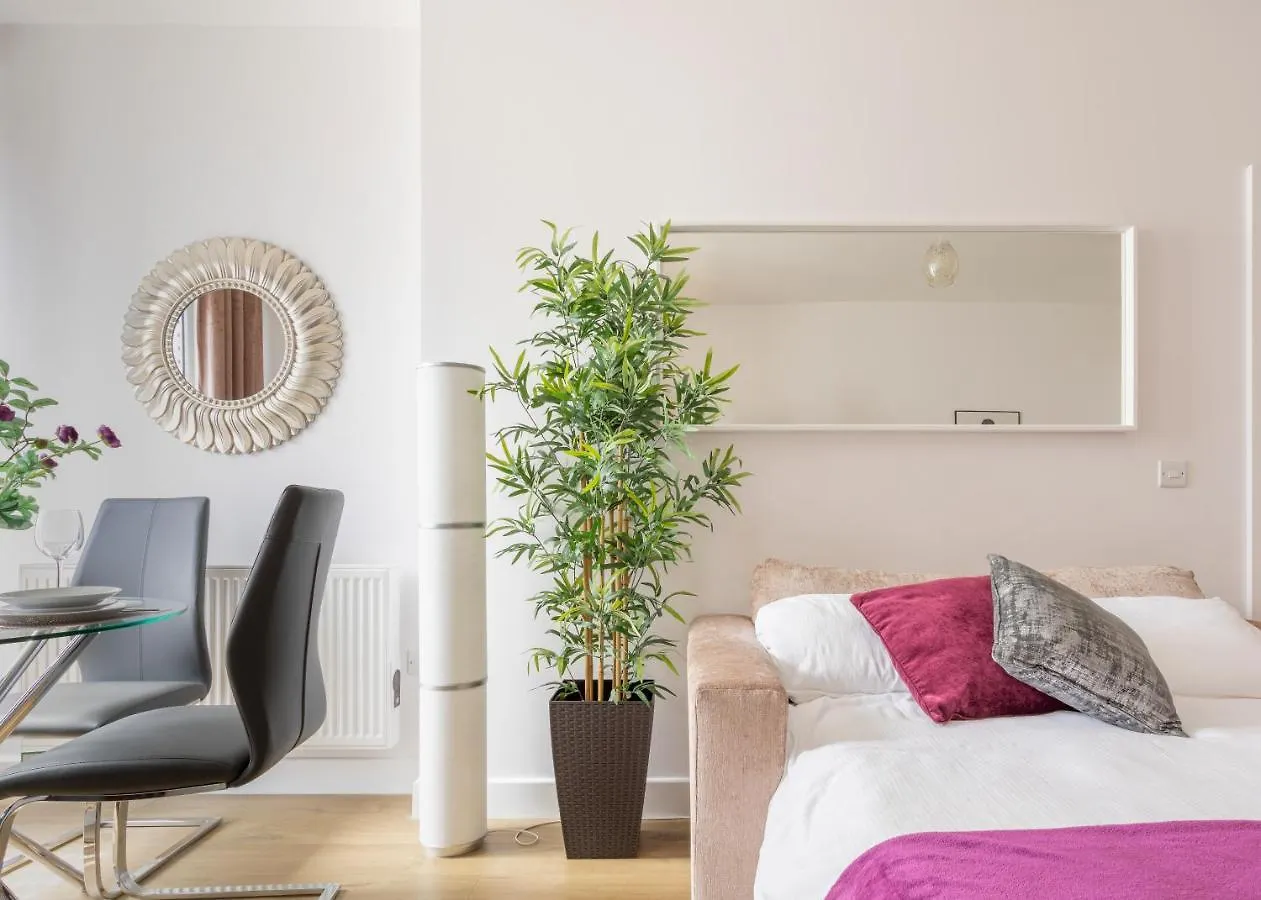 1 Bed Apartment - Redhill Central, Surrey, Gatwick #3
