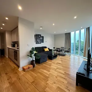  Apartment Uxbridge Apartment